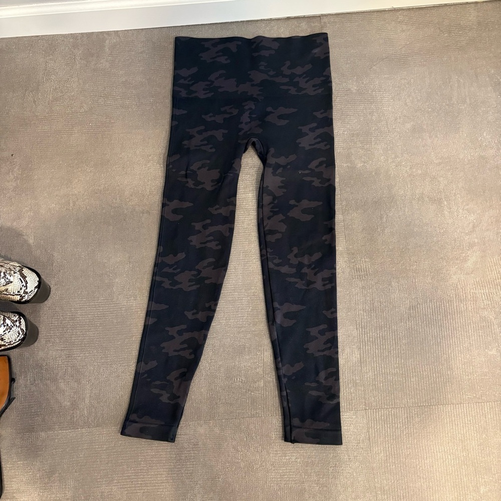 SPANX Black High Waisted Camouflage Leggings Large‎ - Picture 2 of 4
